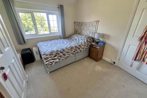 Bedroom 1.jpg