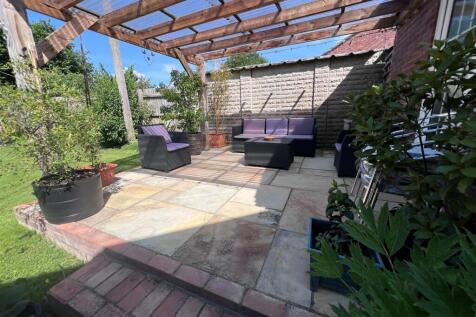 Patio area 1.jpg