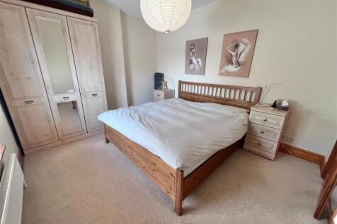 Bedroom 1.jpg