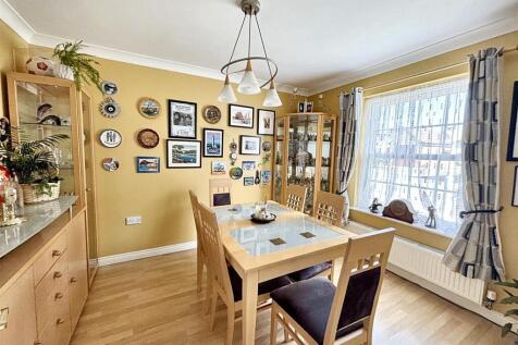 Dining room.jpg