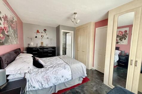 Bedroom 1 2.jpg