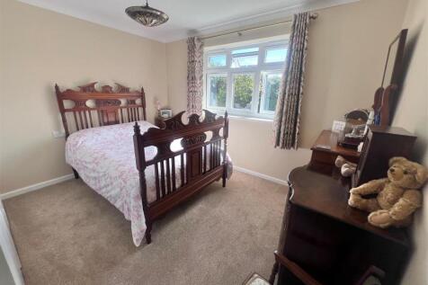 Bedroom 1.jpg