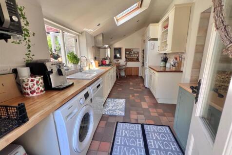 Kitchen 1.jpg