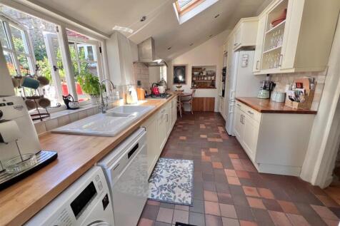 Kitchen 3.jpg