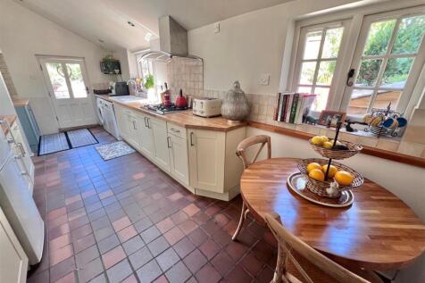 Kitchen 4.jpg