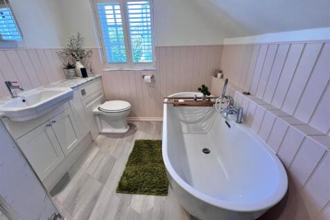 Bathroom 1.jpg