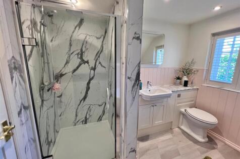 Bathroom 3.jpg