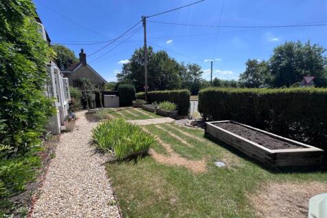Front garden 1.jpg