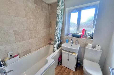 Bathroom 1.jpg