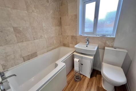 Bathroom 1.jpg