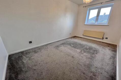 Bedroom 1.jpg