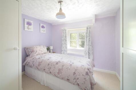 Bedroom a.jpg