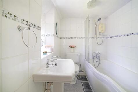 Bathroom 1.jpg