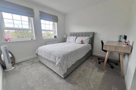 Bedroom 1.jpg