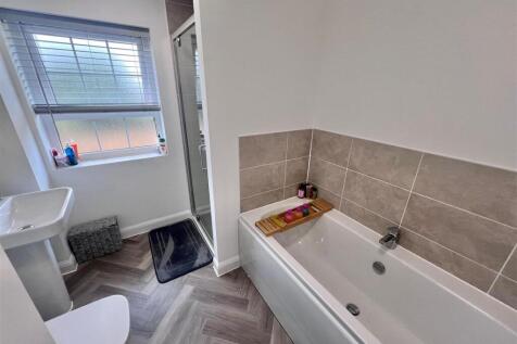 Bathroom 1.jpg