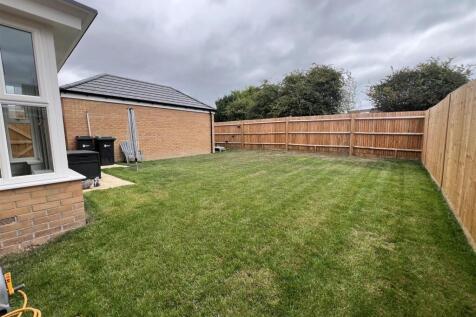 Rear garden 1.jpg