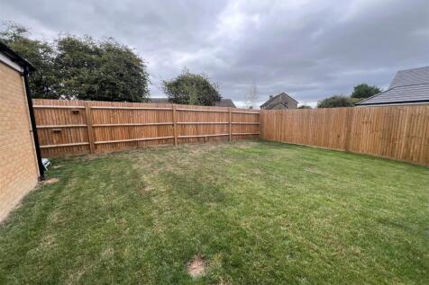 Rear garden 2.jpg
