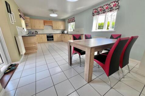 Kitchen 1.jpg