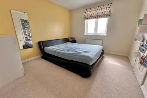 Bedroom 1.jpg