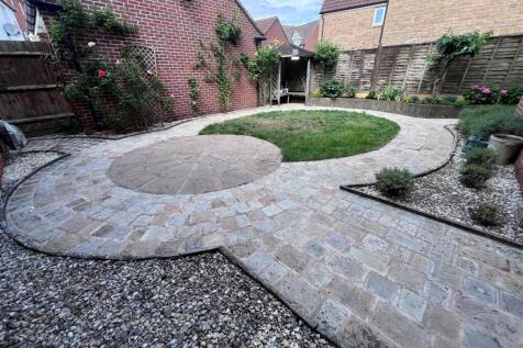Rear garden 4.jpg