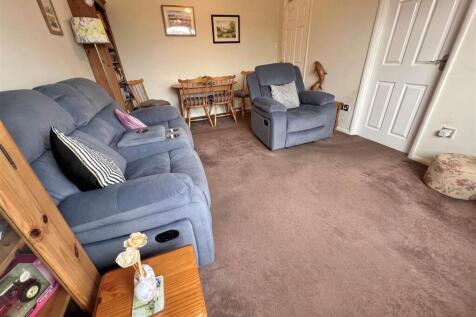 Lounge 3.jpg