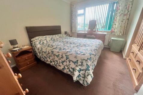 Main bedroom 1.jpg