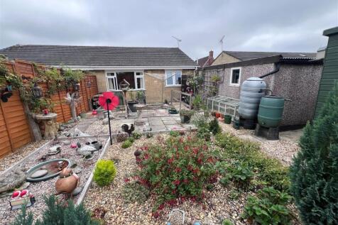 Rear garden 2.jpg