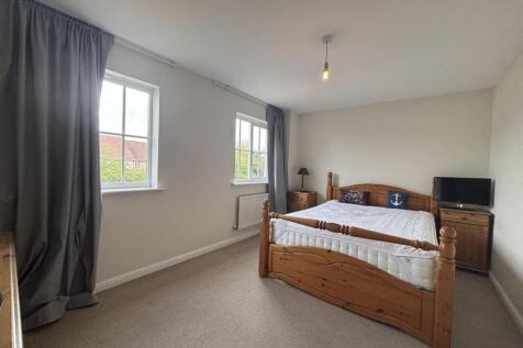 Bedroom 1.jpg