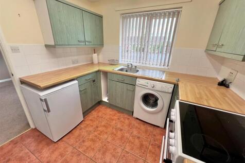 Kitchen 2.jpg
