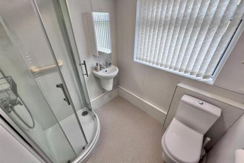 Shower room 1.jpg