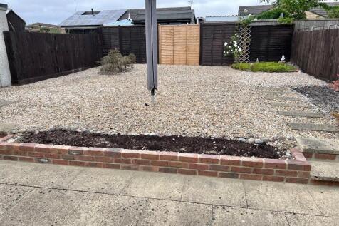 Rear garden 1.jpg