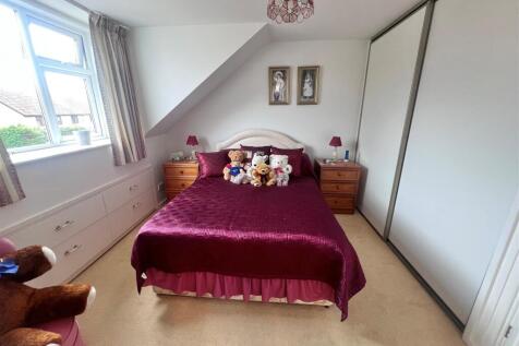 Bedroom 1.jpg