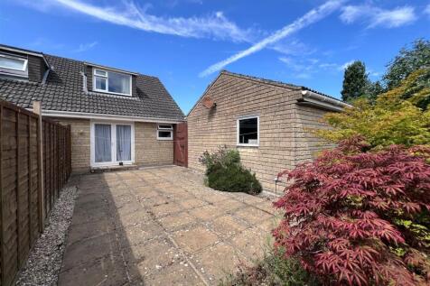 Rear garden 2.jpg