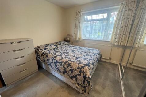 Bedroom 1.jpg