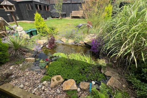 Rear garden 4.jpg