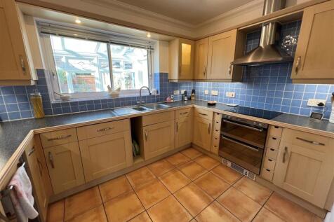 Kitchen 1.jpg
