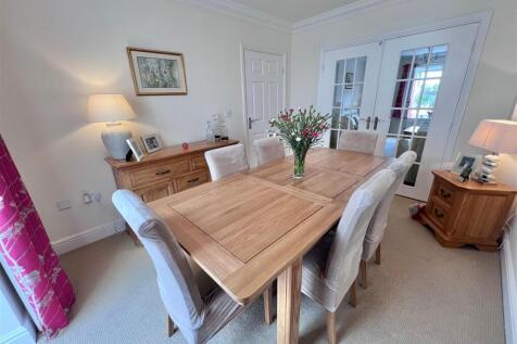 Dining room 1.jpg