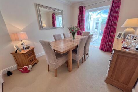 Dining room 2.jpg