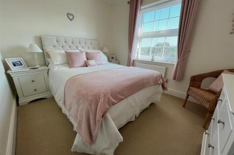 Bedroom 1a.jpg