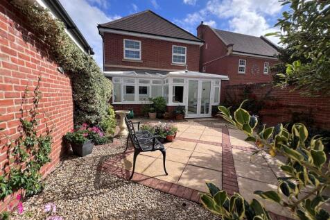 Rear garden 1.jpg