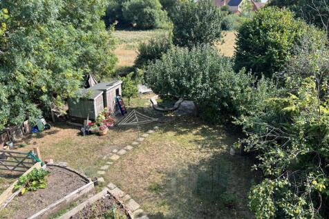 Rear garden 2.jpg