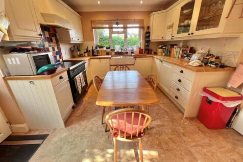 Kitchen 2.jpg