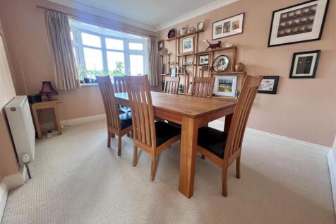 Dining room 1.jpg