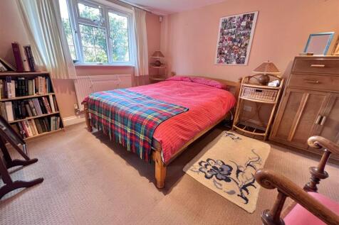 Bedroom 2a.jpg