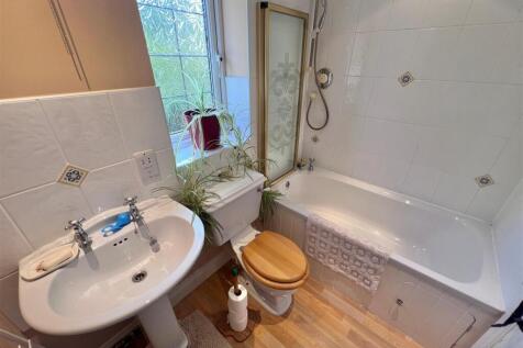 Bathroom 2.jpg