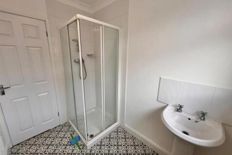 Shower Room b.jpg