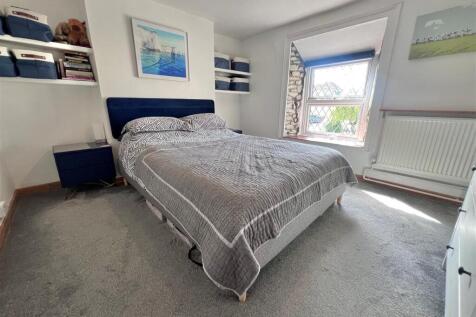 Bedroom 1.jpg