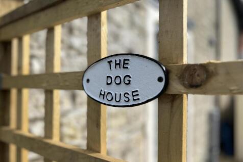 dog house sign 1.jpg