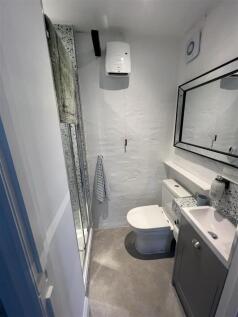 En-suite 1.jpg