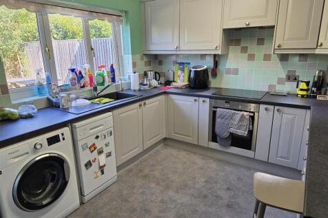 Kitchen 1.jpg